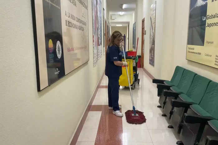 Limpieza de universidades: Como aplicar al empleo